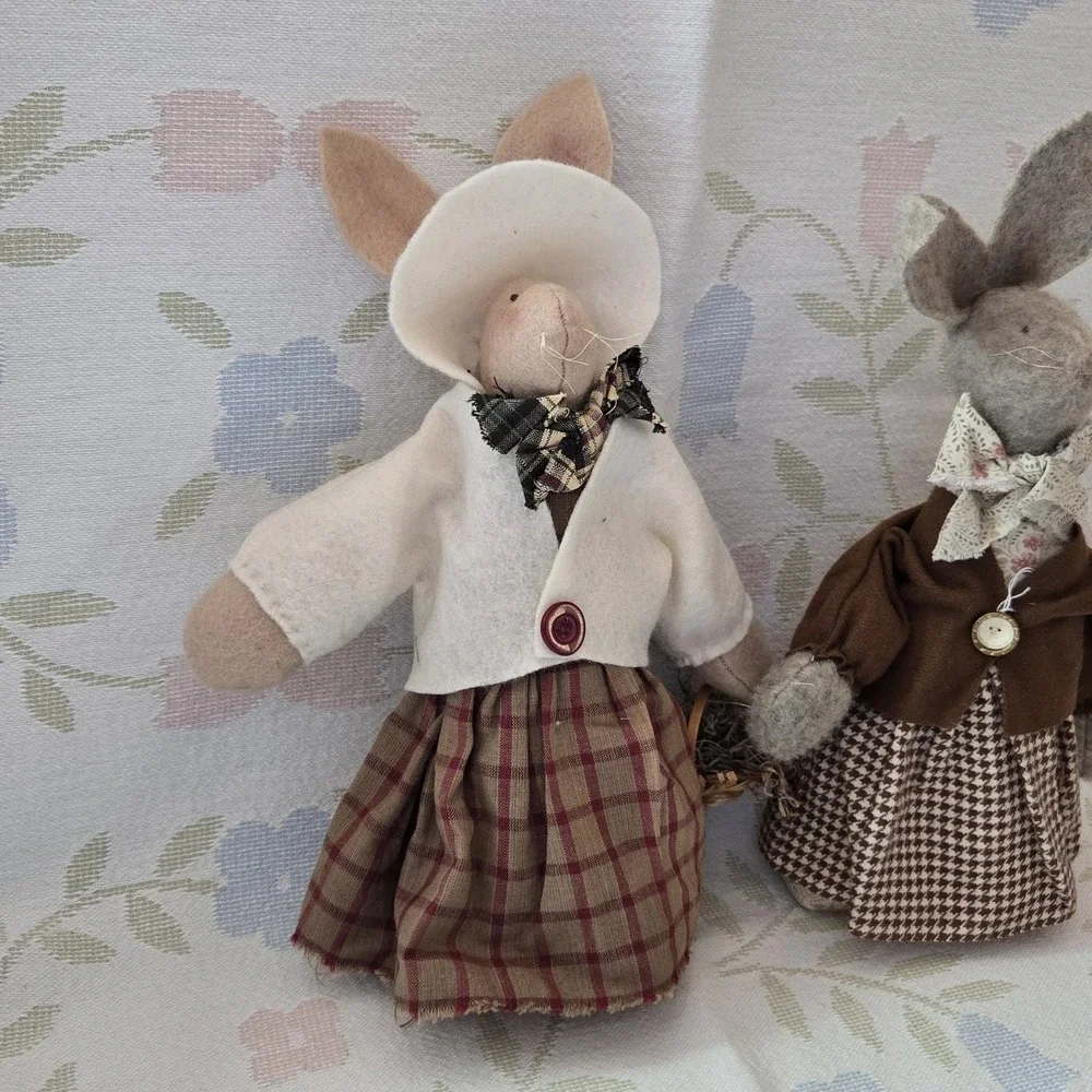 Folk Art Bunny Dolls Handmade Felt Easter Basket Primitive 13